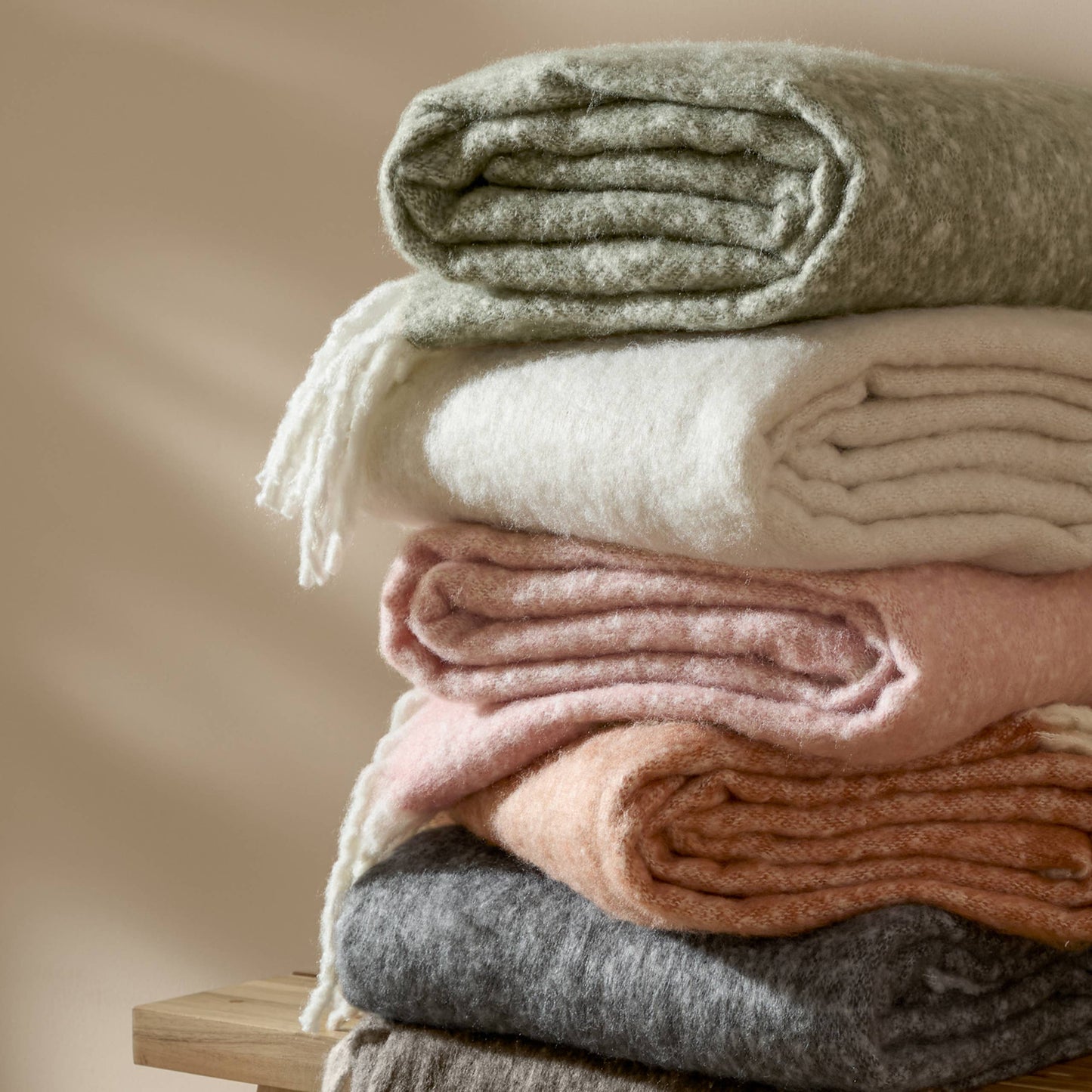 Cozy Woven Tasselled Throw - Ecru, 140 × 180cm