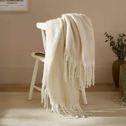 Cozy Woven Tasselled Throw - Ecru, 140 × 180cm